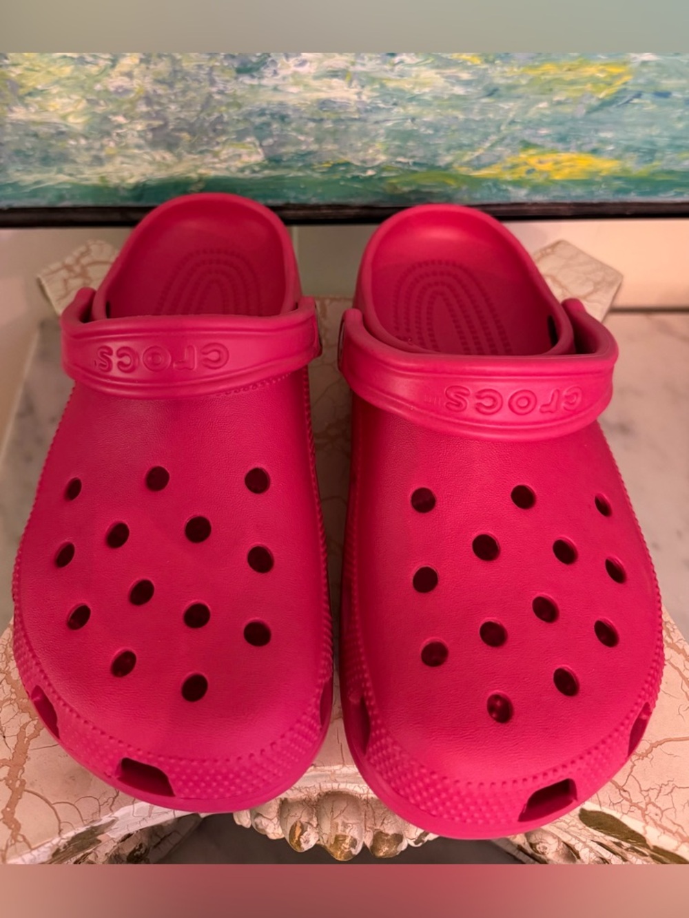 CROCS Classic Clog in Hot Pink